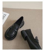 Mocasines planos de tacón grueso para mujer, estilo británico, de piel de becerro negra, talla grande 41-43 - details 0