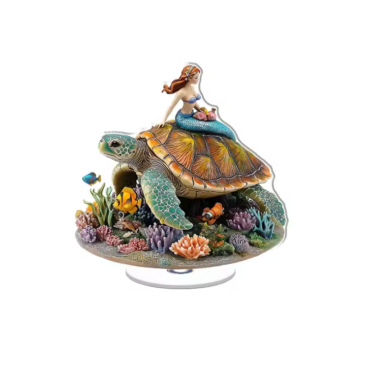 Adorno acrílico giratorio con una tortuga marina realista en un riquísimo arrecife de coral con decoraciones de sirena, peces pequeños y algas marinas en colores intensos. - 1
