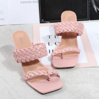 Tacones altos versátiles con punta cuadrada y tacón de aguja con tiras tejidas de una línea para pantuflas de gran tamaño. - details 17