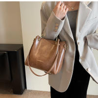Bolso de hombro de cuero PU de gran capacidad para mujer, bolsos de mano de diseñador, tendencia de moda, invierno, 2023 - details 1