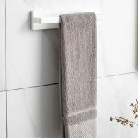 Toallero duradero sin rastro montado en la pared, estante de plástico sin perforaciones para zapatos, escurridor de almacenamiento multifuncional blanco detrás de la puerta - details 3