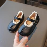 2025 nuevos zapatos planos para niños, zapatos sencillos de cuero de princesa Lolita para niñas, zapatos informales de moda plisados y versátiles para caminar para niños - details 9