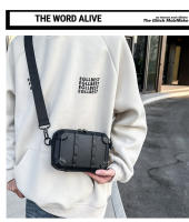 Bolso de remache personalizado para hombres de moda, popular bolso cuadrado pequeño blanco fresco, bolso de mensajero de hombro para mujeres de moda. - details 1