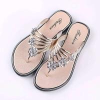 Zapatillas tipo sándwich informales externas ligeras con parte inferior plana para mujer, diseño de estampado de espuma para invierno, novedad de 2024 - details 1