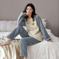 Pijama de franela gruesa y cálida para mujer, diseño de oso de dibujos animados para invierno, con relleno de forro polar coral, disponible en tallas grandes - details 3