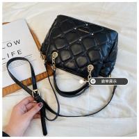 2025 Nueva cadena de lencería bolso de las mujeres, la moda de hombro bolsa de axila, rojo, negro - details 6