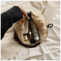 Bolso tejido de playa de vacaciones junto al mar nuevo bolso de punto hueco para mujer bolso de gran capacidad para las axilas del hombro - details 7