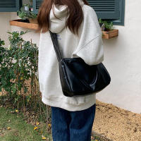Bandolera de piel sintética suave para mujer, bolso de hombro de gran capacidad para estudiantes universitarios, novedad - details 2