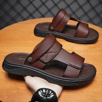 2025 nuevas sandalias de piel de vaca de primera capa zapatos de playa de cuero transpirable para hombres casual suela suave de mediana edad y ancianos papá zapatos de los hombres. - details 0