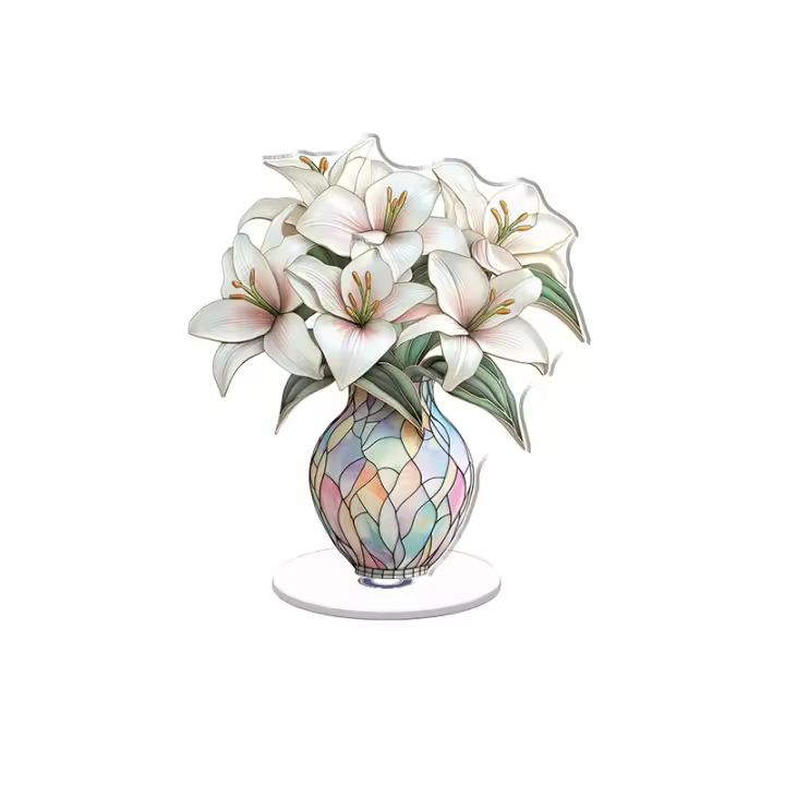 La exhibición acrílica giratoria presenta un ramo de lirios blancos y rosas en un jarrón de vidrieras que muestra hojas vibrantes y detalles brillantes. - 1