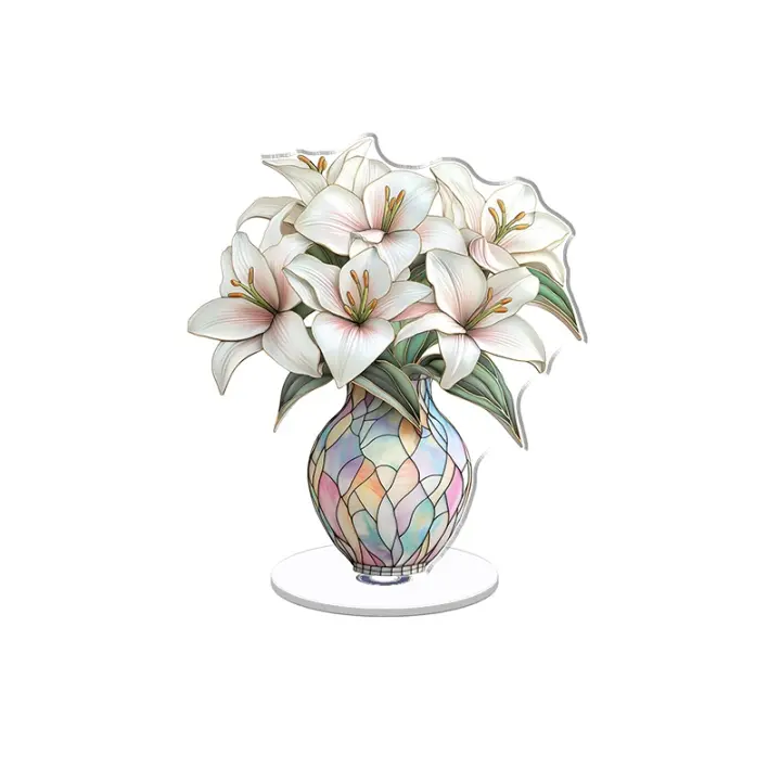 La exhibición acrílica giratoria presenta un ramo de lirios blancos y rosas en un jarrón de vidrieras que muestra hojas vibrantes y detalles brillantes. - 1