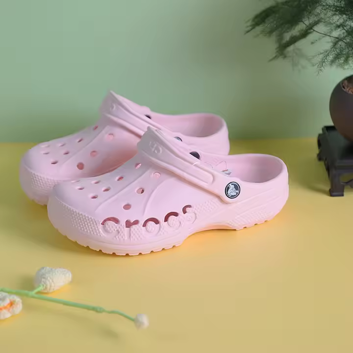 Cross, Classic Mega Crush Clog, Zapatos de Mujer, Sandalias de Playa Transpirables Antideslizantes y Resistentes al Desgaste - 1