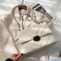 Bolso Cruzado Ajustable Diseño Minimalista Estilo Cinturón Dorado Cierre con Cadena - details 1