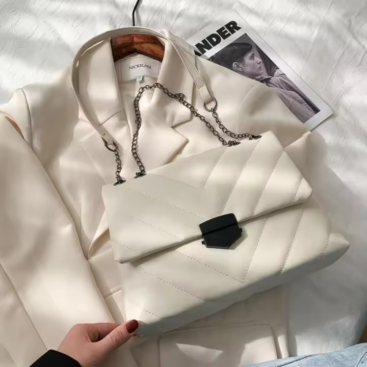 Bolso Cruzado Ajustable Diseño Minimalista Estilo Cinturón Dorado Cierre con Cadena - 1