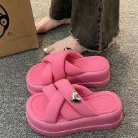 Zapatillas de suela gruesa ropa de verano de las mujeres 2025 nuevo fondo de muffin pequeño aumentado antideslizante zapatillas frescas de las mujeres - details 2