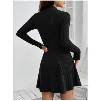 Minivestido informal de punto de invierno para mujer con mangas largas y cuello alto negro, versátil para mujeres jóvenes. - details 2