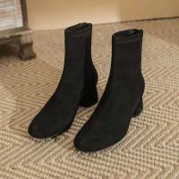 Botas cortas de moda para mujer con punta puntiaguda, forro de felpa y tela similar a la gamuza, tacones gruesos, cremallera trasera, estilo motocicleta - details 1