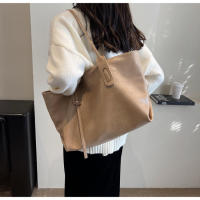 Bolso de gran capacidad retro premium, bolso de hombro simple y explosivo para mujer, bolso de mano para llevar bajo el brazo. - details 16