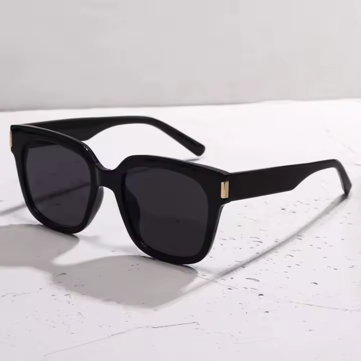 Gafas de sol con montura cuadrada grande UV400, moda de verano, gafas de sol vintage para mujer, gafas de sol para viajes al aire libre y playa - 1