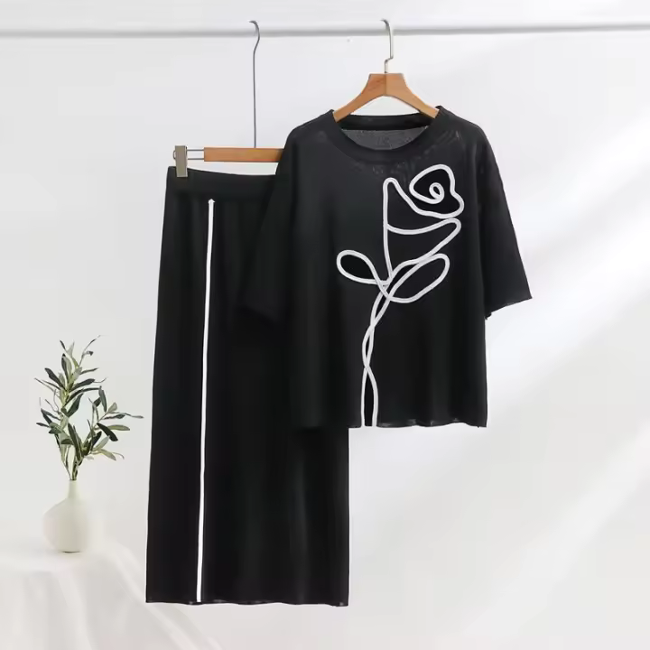 Conjunto de dos piezas para mujer, top de punto de manga corta holgado con cuello redondo abstracto simple de verano y falda recta a la cintura. - 1