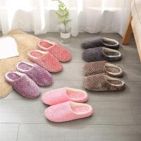 Zapatillas de casa cálidas de felpa con suelo plano para mujer en otoño-invierno - details 1