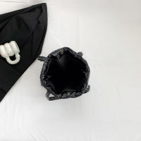 Bolso de mano acolchado de plumas para mujer, bolsa de hombro de gran capacidad, alta calidad, Color sólido, Invierno - details 28