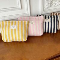Bolso De Maquillaje Para Mujer Gran Capacidad Organizador Portátil De Viaje Bolsa De Lavado Con Cierre De Cremallera Material De Terciopelo - details 2