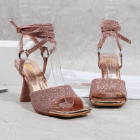 Sandalias versátiles de tacón de aguja con lentejuelas y tiras cruzadas - details 10