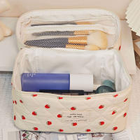 Bolsa De Maquillaje Para Mujer Estilo Fashion Con Diseño De Fresa Bolsa De Cosméticos Portátil Y Cute Bolso De Almacenamiento Para Viajes Cierre De Cremallera Material PU Y Algodón - details 2