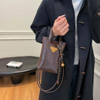 Bolso bandolera para teléfono de inspiración vintage para mujer - Cierre magnético, correa ajustable, color beige, diseño elegante y funcional para uso diario - details 0