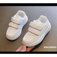 Zapatillas de deporte blancas para niños y niñas, zapatos de tenis escolares informales transpirables de cuero PU, zapatos deportivos antideslizantes a la moda - details 3