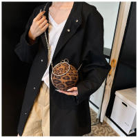 Bolso cruzado con estampado de leopardo para mujer, bolsa pequeña y redonda con cadena, a la moda, novedad de 2024 - details 19