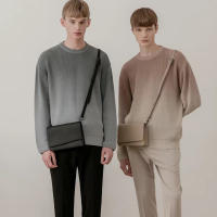 Nueva bolsa de mensajero simple, pequeña y cuadrada para hombres, bolsa de sobre de color sólido, bandolera para hombres y mujeres. - details 0