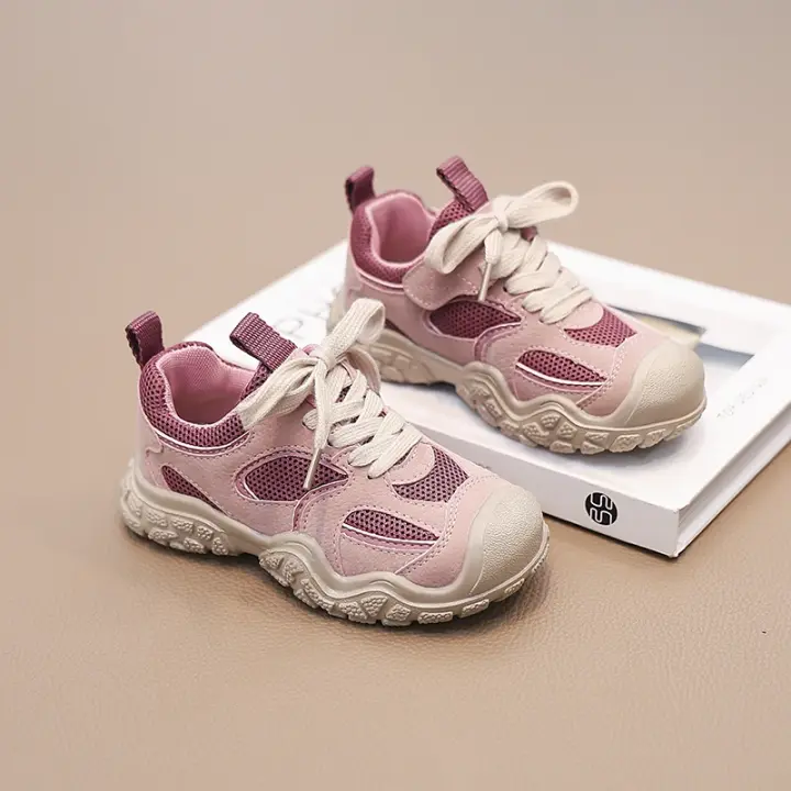 Zapatos informales con cordones para niños y niñas, zapatillas deportivas transpirables de malla de aire, antipatadas, a la moda, para correr, color rosa y gris - 1