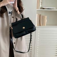 Bolso bandolera estilo maletín retro de gran capacidad para mujer, negro con herrajes en tono dorado y correa de hombro ajustable, bolso versátil para viajeros diarios, maletín de hombro |   Estilo Retro Elegante |   Acabado pulido, bolso bandolera - details 1