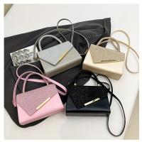 Elegante Bolso Cruzado de Synthetic Pequeño Cuadrado con Herrajes Dorados - details 5