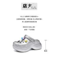 Zapatillas de plataforma con agujeros para mujer, a la moda, con suela de EVA suave, estilo bolsa de plata, zapatillas geniales. - details 1