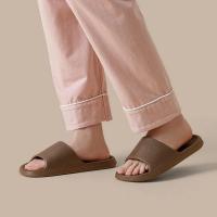 Zapatillas de mujer a la moda, Sandalias planas de verano, zapatillas de baño ligeras de EVA para el hogar, tobogán de interior para masaje para parejas, zapato de ducha 2024 - details 7