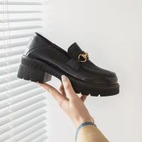 Otoño e Invierno nuevo estilo británico de suela gruesa zapatos casuales con hebilla de metal mocasines de piel de becerro de moda para mujer - details 4