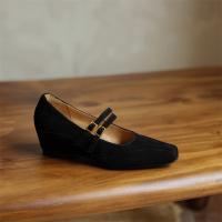 Retro cordero flip interior que aumenta los zapatos individuales, nueva hebilla cruzada de cabeza cuadrada con tamaño de tacón de cuña zapatos de mujer. - details 30
