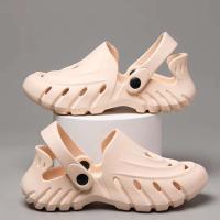 2024 nuevas zapatillas de jardín clásicas con logo para zuecos de playa para hombres y mujeres - details 5