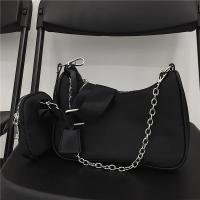 Bolso de hombro informal de nailon impermeable para mujer, moderno y fresco, decoración de cadena negra, cartera pequeña cruzada para axila - details 5