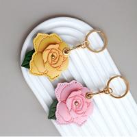 Llavero de cuero PU con flor rosa, llavero de Metal, funda protectora portátil para tarjeta de acceso, decorativa, multiusos - details 2