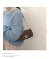 Bolso bandolera retro 2025 para mujer con cadena dorada, ligero y a la moda, cadena española. - details 5