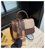 Nuevo bolso de mensajero versátil de hombro, bolso cuadrado pequeño portátil con costuras. - details 0