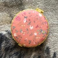 Espejo Floral de bolsillo para mujer, Mini espejo de maquillaje plegable portátil compacto de dos lados, maquillaje cosmético Vintage para regalo - details 4