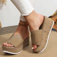 Zapatillas ligeras de suela gruesa con encanto, tacones altos, sandalias para el hogar, playa y exteriores, zapatos de talla grande para mujer - details 1