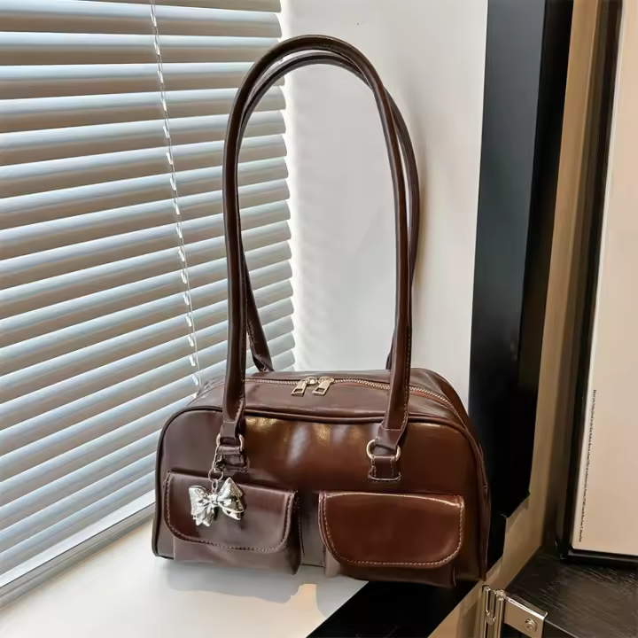 Bolsos populares de este año 2025, nuevo estilo, bolsos cuadrados pequeños y versátiles de verano y otoño para mujer, bolsos de hombro de celebridades de Internet - 1