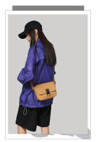 Nueva bolsa de mensajero de alta gama para niños, bolso de hombro tipo satchel para hombres, bolso de mano cuadrado pequeño y moderno para mujeres. - details 4