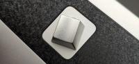 Tapa de tecla de aleación de aluminio, elaborada con precisión mediante maquinaria CNC, una pieza de artesanía metálica perfecta como accesorio para juegos. Con un diseño anime atractivo, combina estética y funcionalidad, siendo totalmente compatible con - details 9